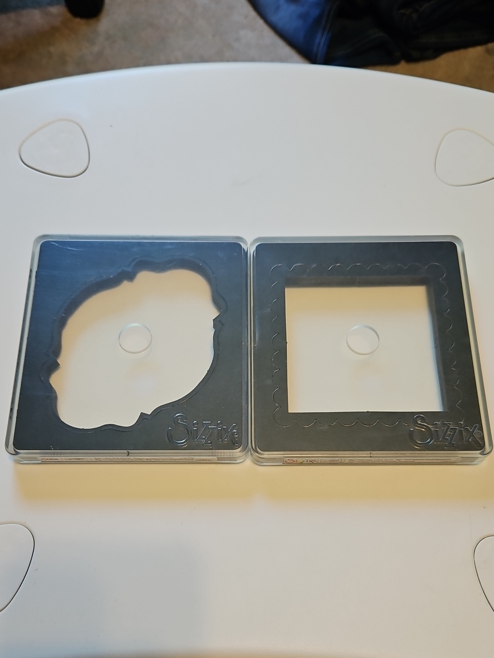 Sizzix Clear Oval And Large Scallop Square Decorative Die Frame Pair